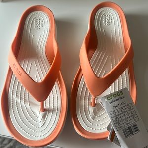 Crocs nwt swiftwater flipflop 10